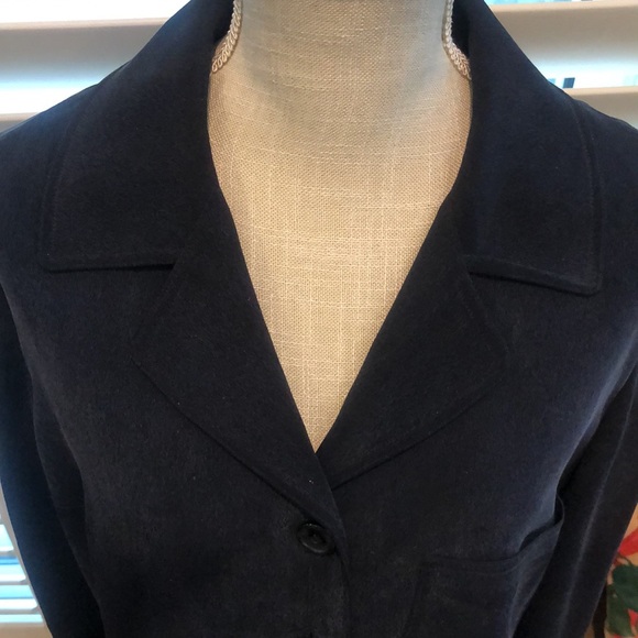 Dana Buchman 100% silk blouse. Fully lined. Extra buttons. Can be a jacket too! - Picture 2 of 9